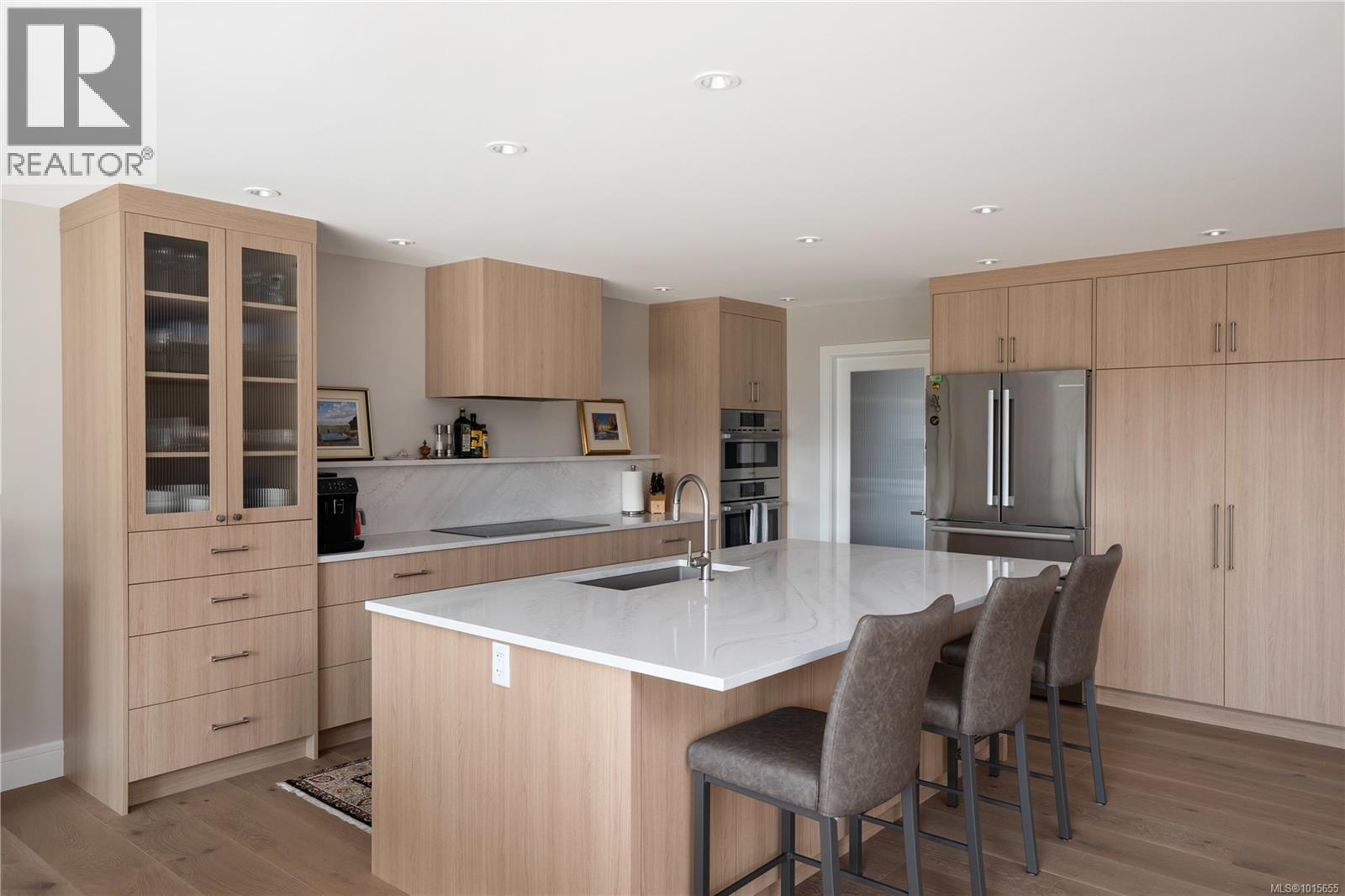  3819 Beachview Place, Saanich
