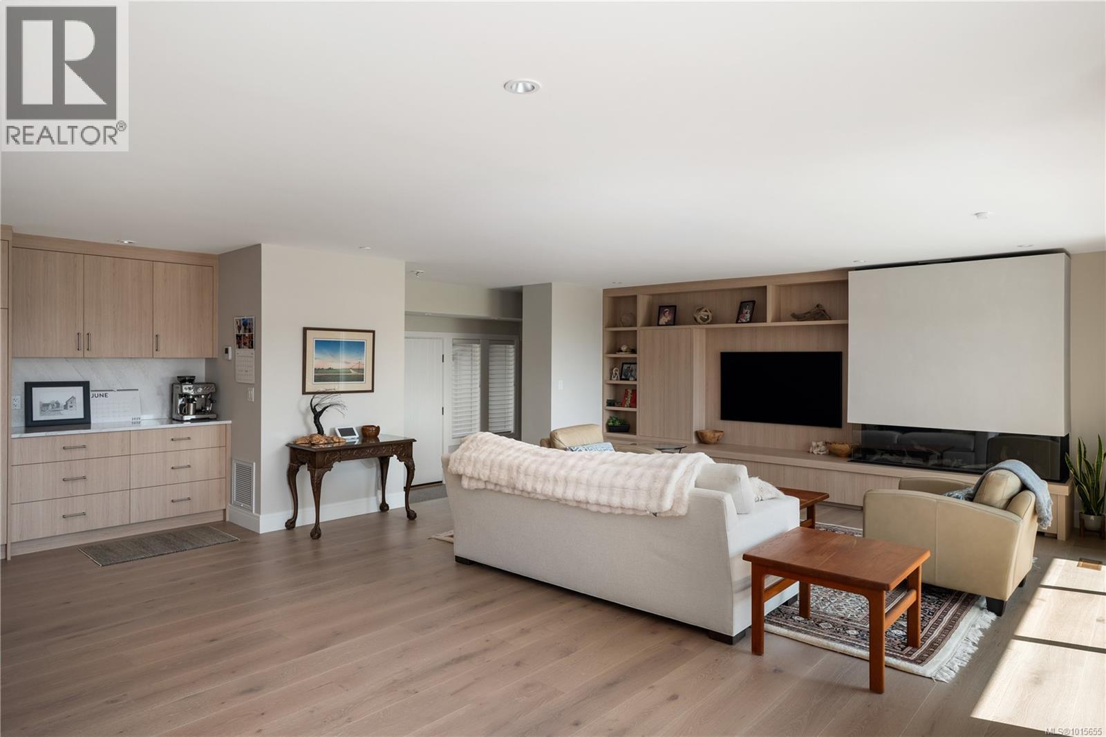  3819 Beachview Place, Saanich