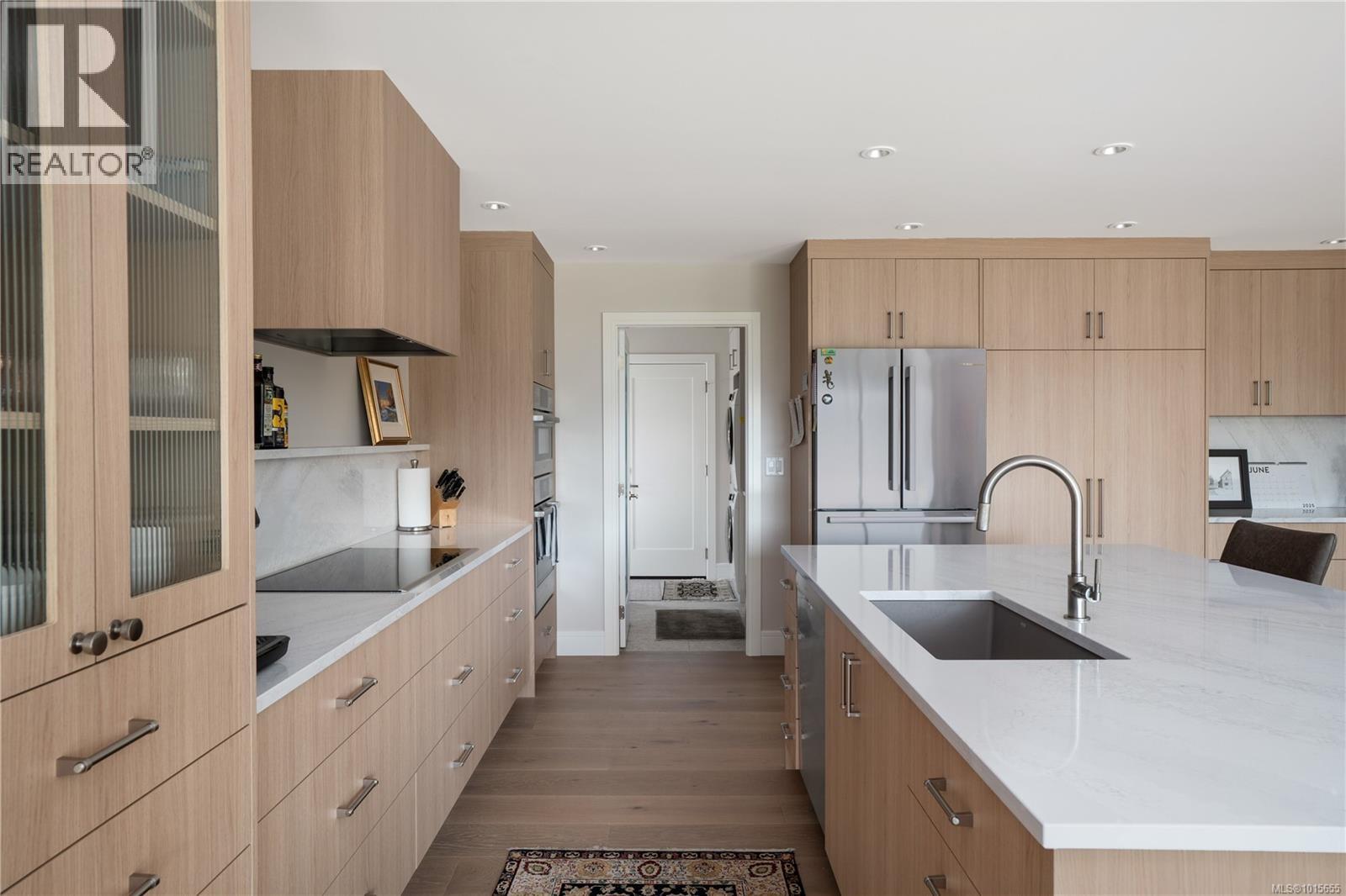  3819 Beachview Place, Saanich