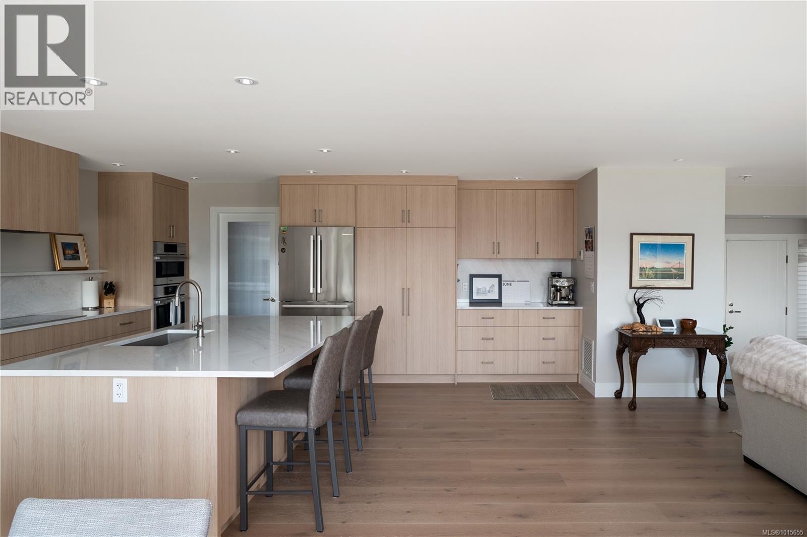  3819 Beachview Place, Saanich