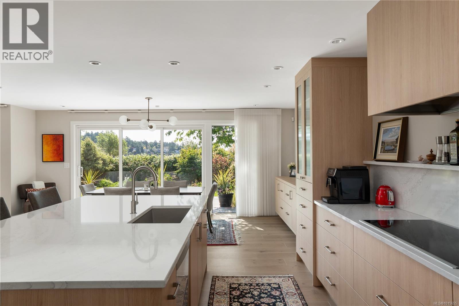  3819 Beachview Place, Saanich