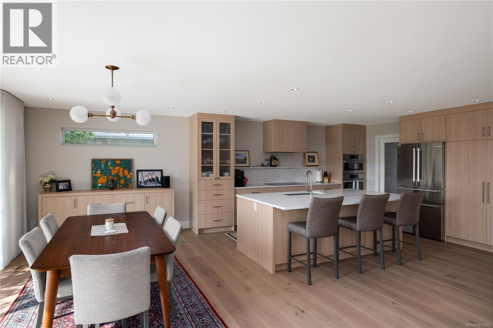  3819 Beachview Place, Saanich