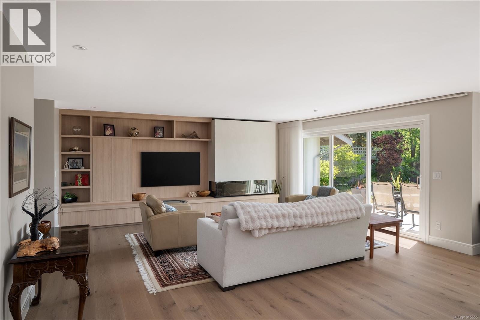  3819 Beachview Place, Saanich