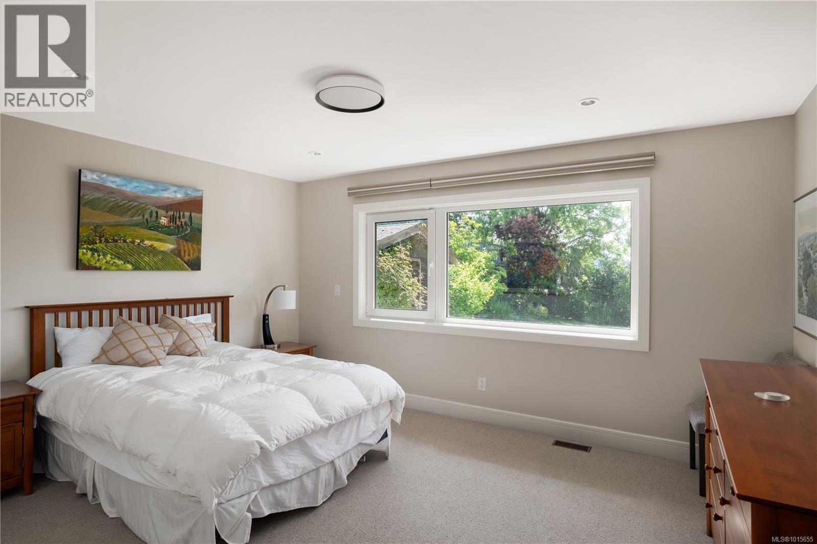  3819 Beachview Place, Saanich