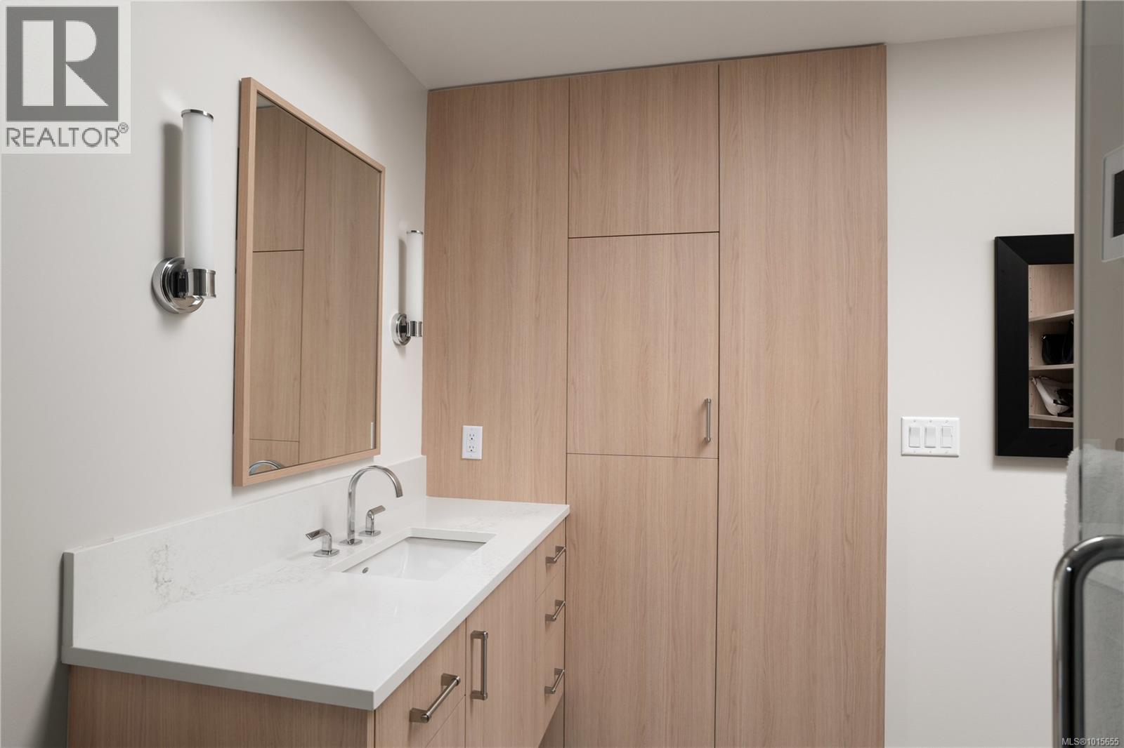  3819 Beachview Place, Saanich