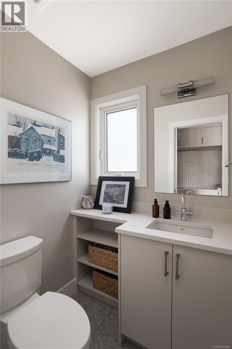  3819 Beachview Place, Saanich