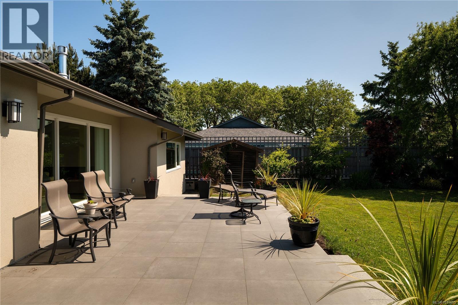  3819 Beachview Place, Saanich
