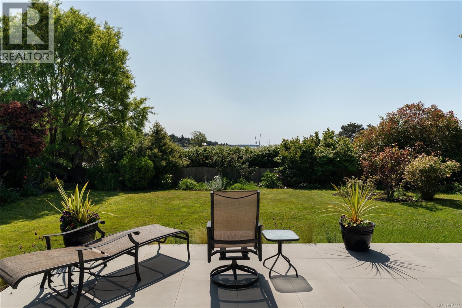  3819 Beachview Place, Saanich