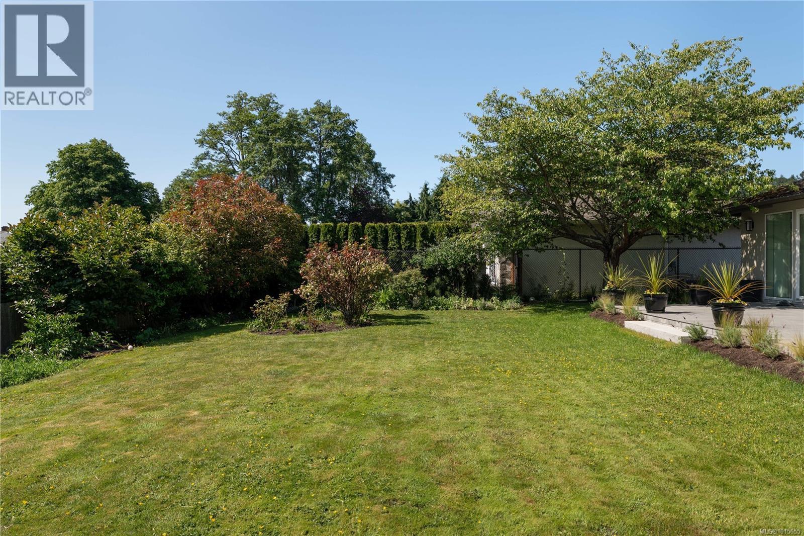  3819 Beachview Place, Saanich