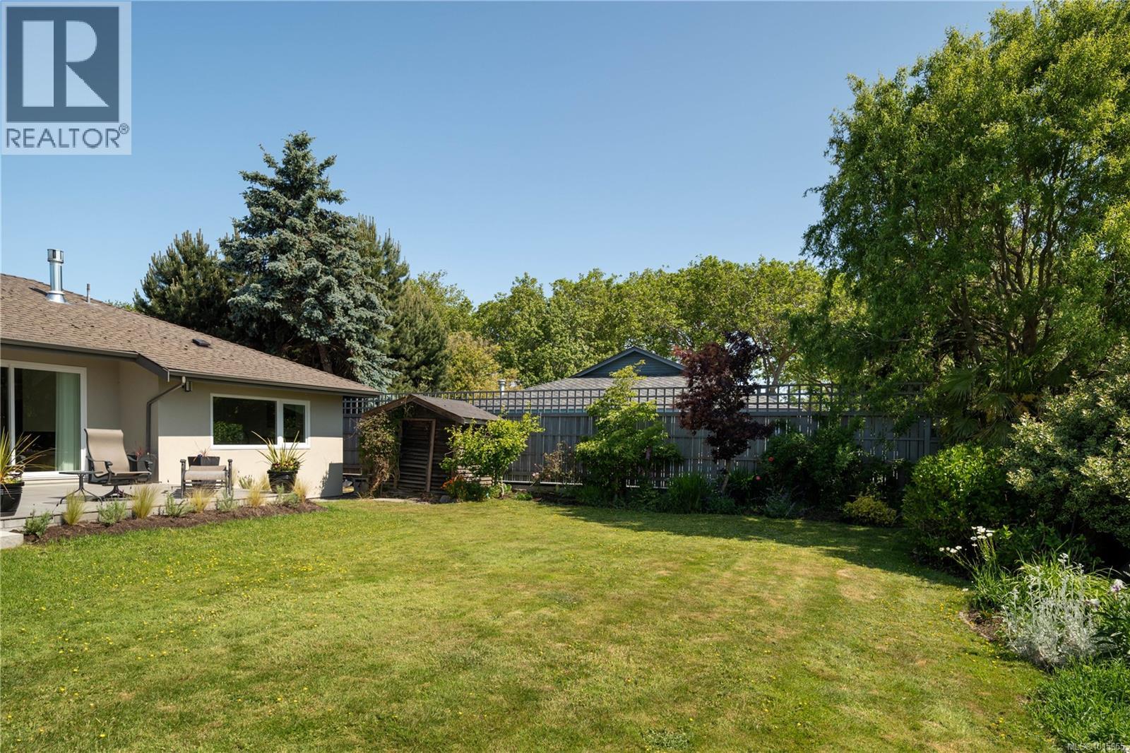  3819 Beachview Place, Saanich