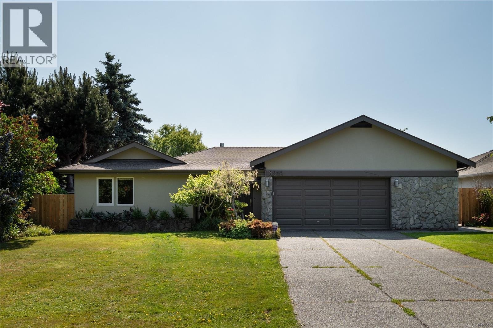  3819 Beachview Place, Saanich