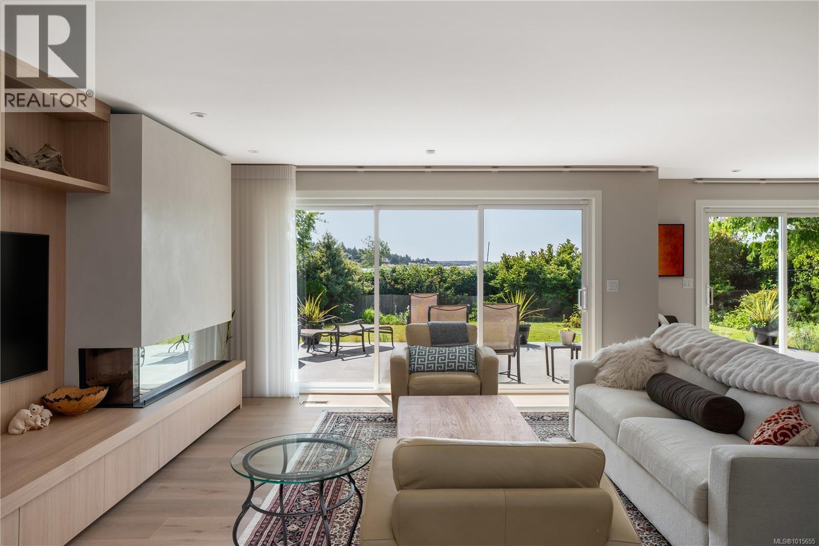  3819 Beachview Place, Saanich