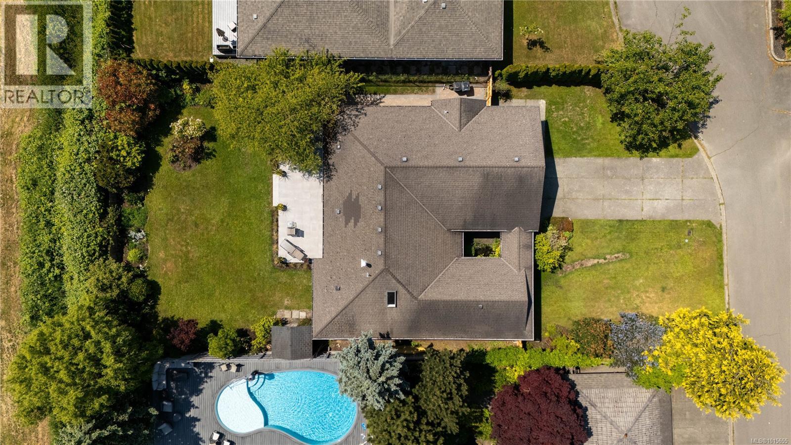  3819 Beachview Place, Saanich