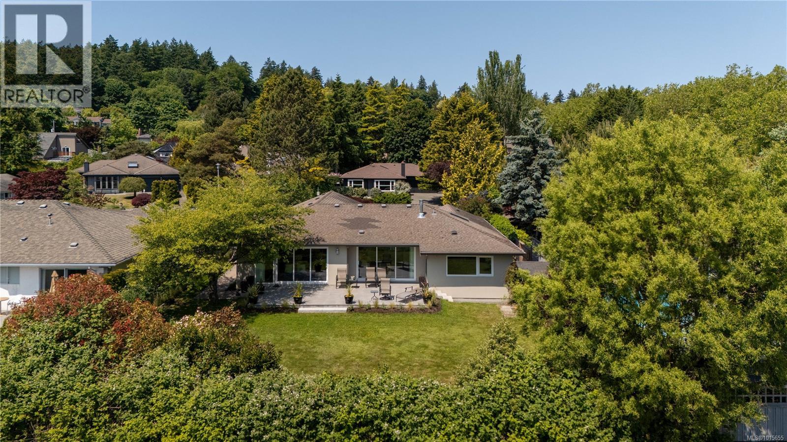  3819 Beachview Place, Saanich