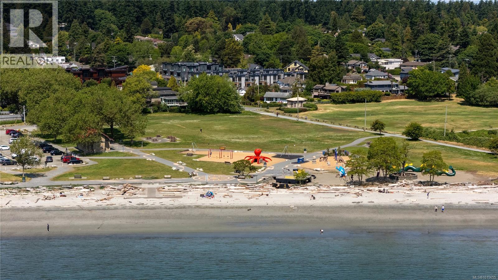  3819 Beachview Place, Saanich