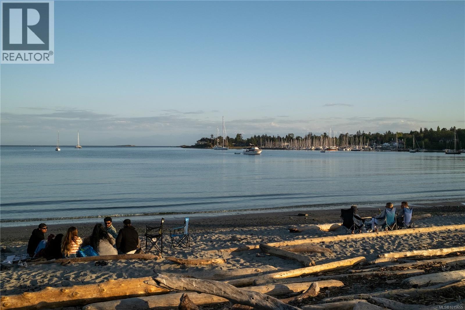 3819 Beachview Place, Saanich