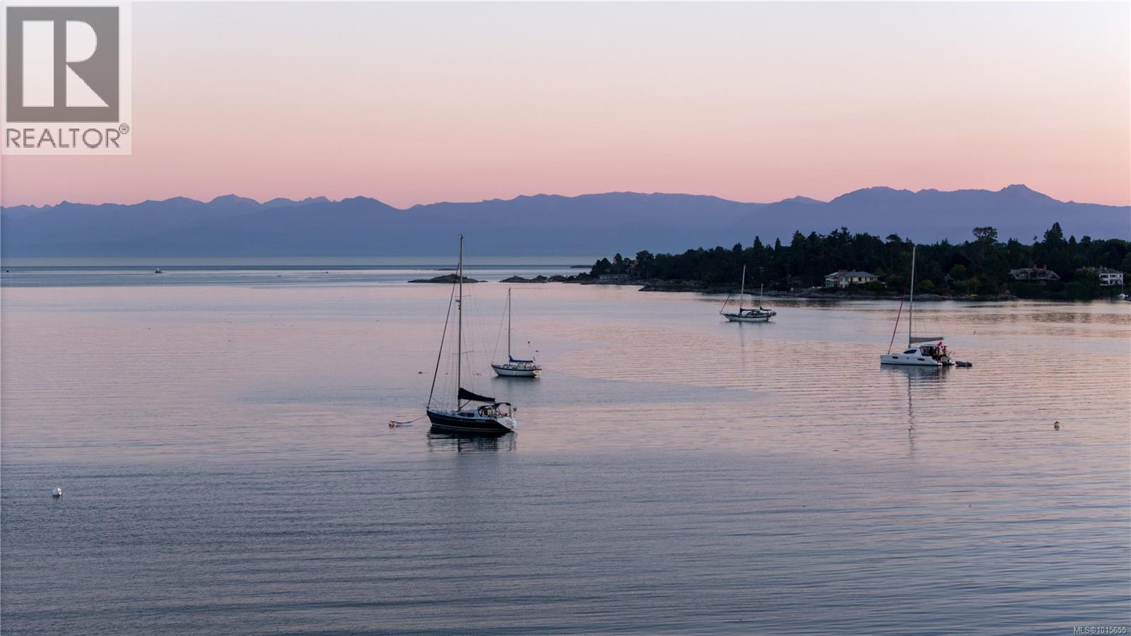  3819 Beachview Place, Saanich