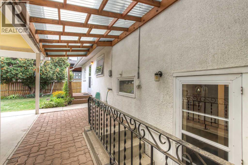 Single Family House 4 Level for Sale in  Wedgewood Drive SW Wildwood Calgary 