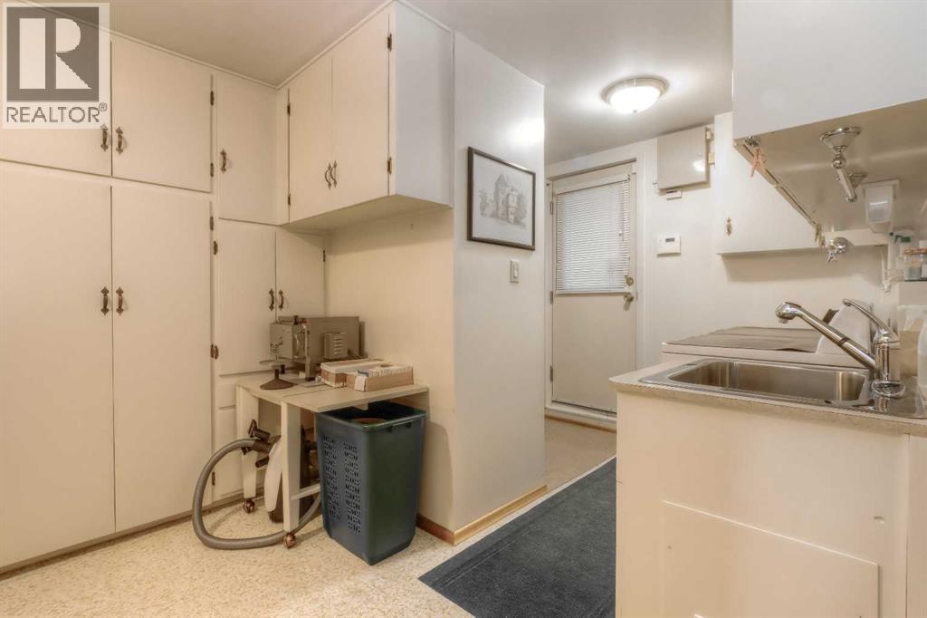 Single Family House 4 Level for Sale in  Wedgewood Drive SW Wildwood Calgary 