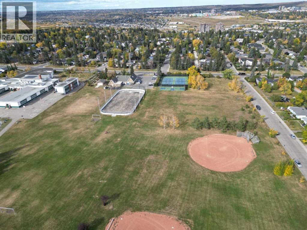 Single Family House 4 Level for Sale in  Wedgewood Drive SW Wildwood Calgary 