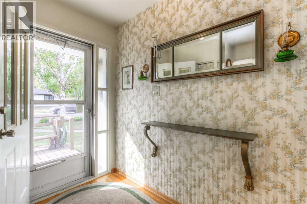 Single Family House 4 Level for Sale in  Wedgewood Drive SW Wildwood Calgary 