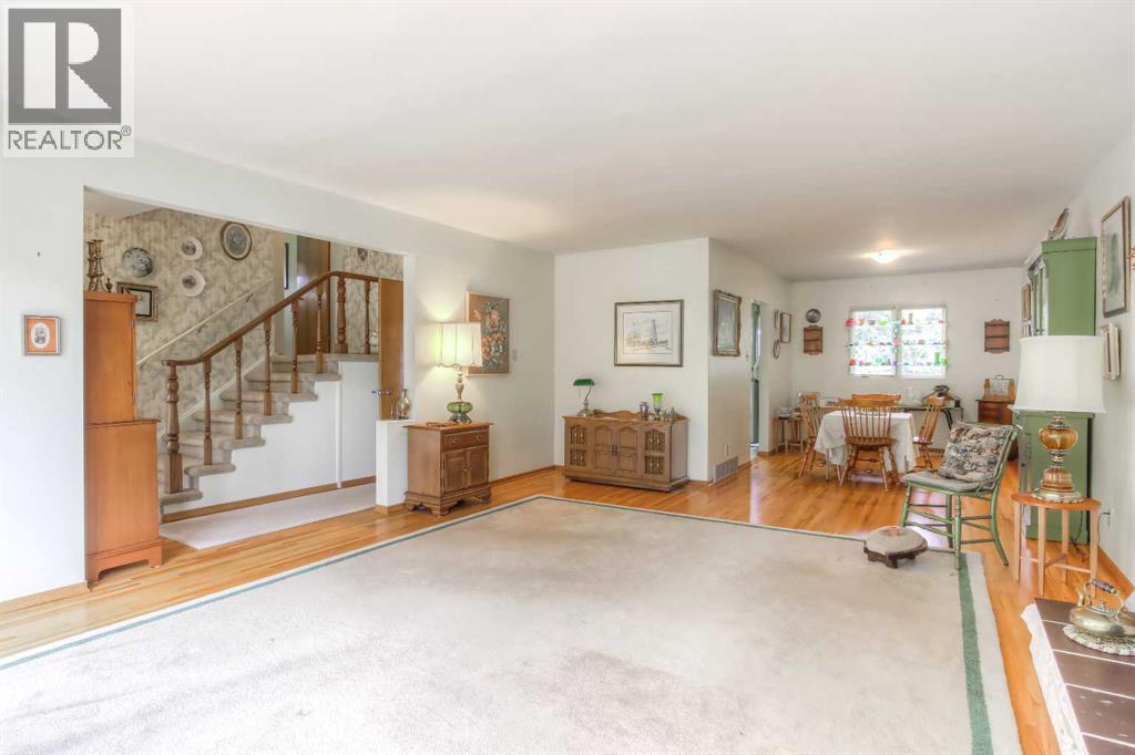 Single Family House 4 Level for Sale in  Wedgewood Drive SW Wildwood Calgary 