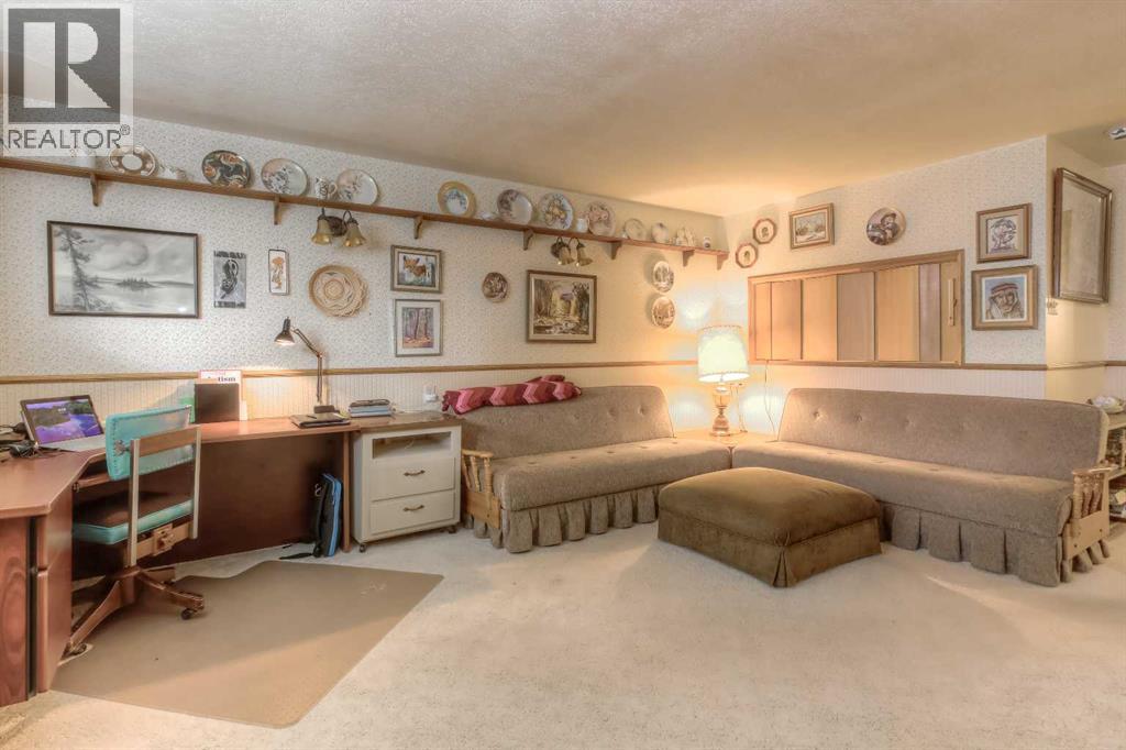Single Family House 4 Level for Sale in  Wedgewood Drive SW Wildwood Calgary 
