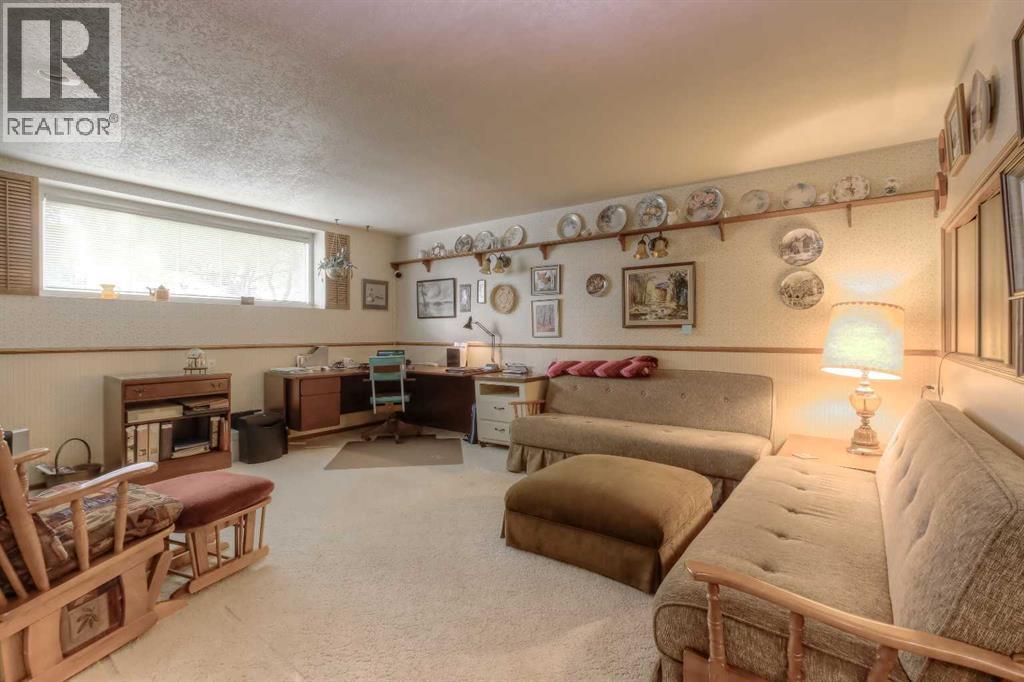 Single Family House 4 Level for Sale in  Wedgewood Drive SW Wildwood Calgary 