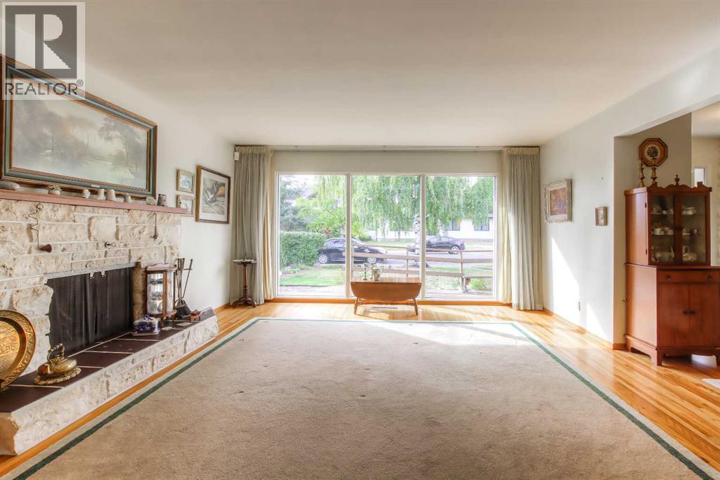 Single Family House 4 Level for Sale in  Wedgewood Drive SW Wildwood Calgary 