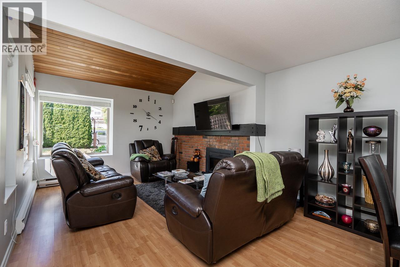 6094 WALKER AVENUE, Burnaby