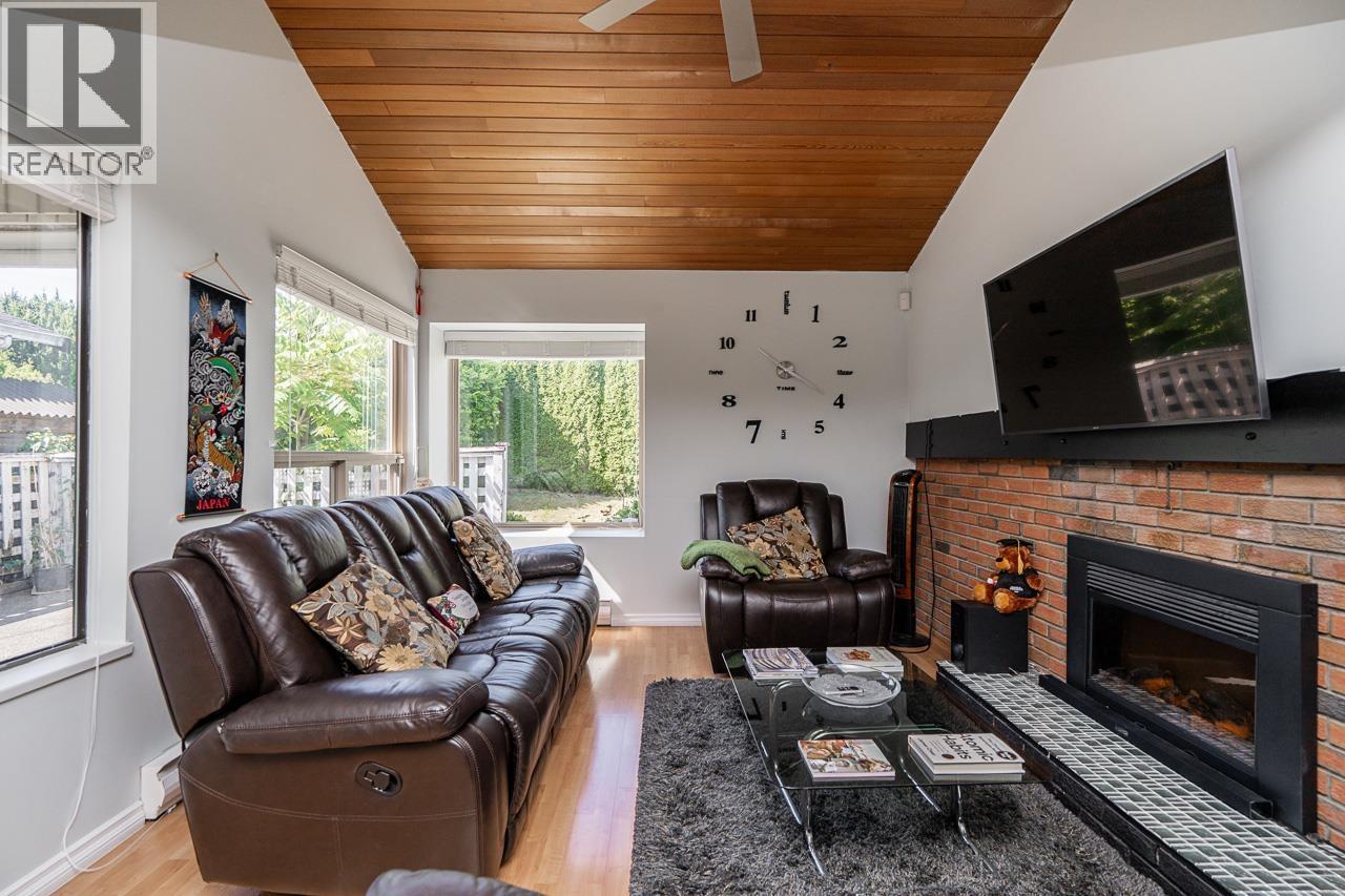 6094 WALKER AVENUE, Burnaby