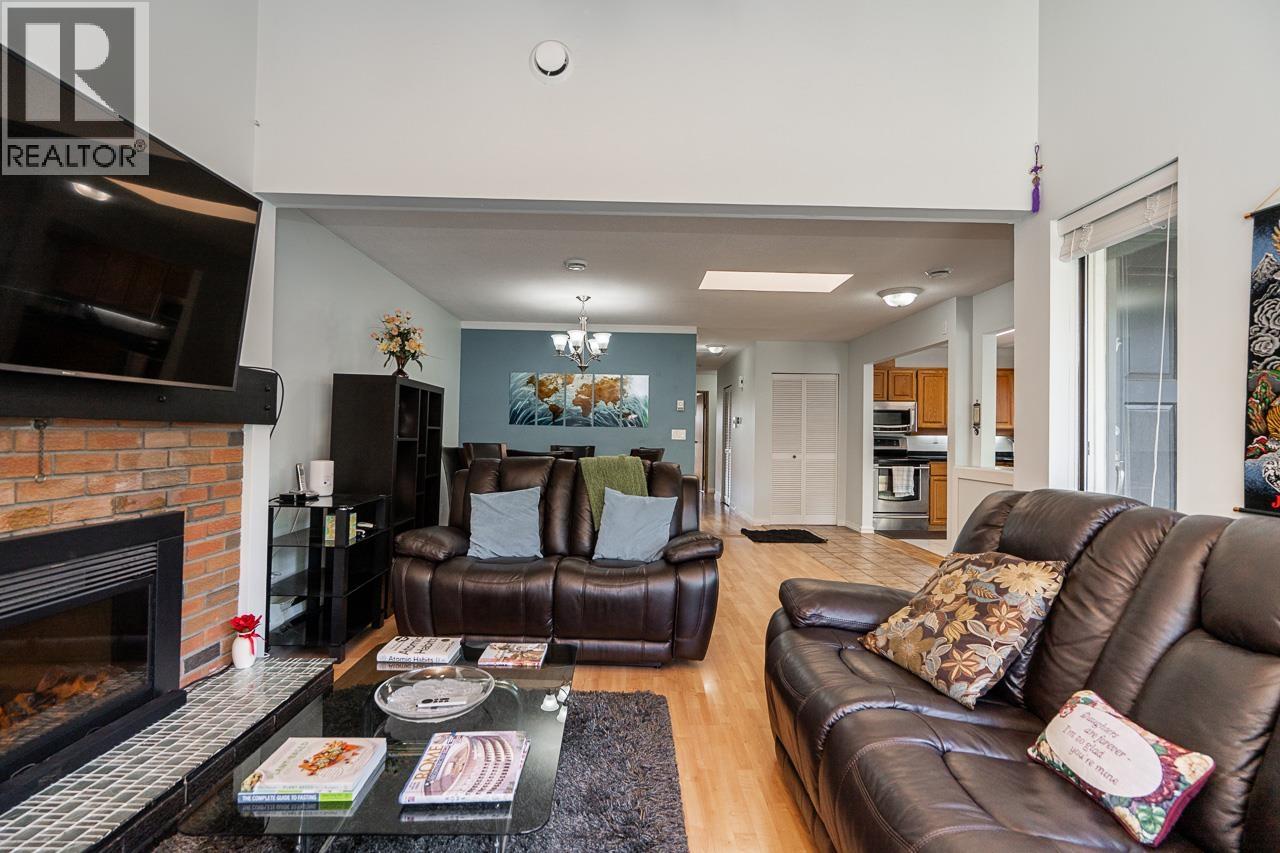 6094 WALKER AVENUE, Burnaby