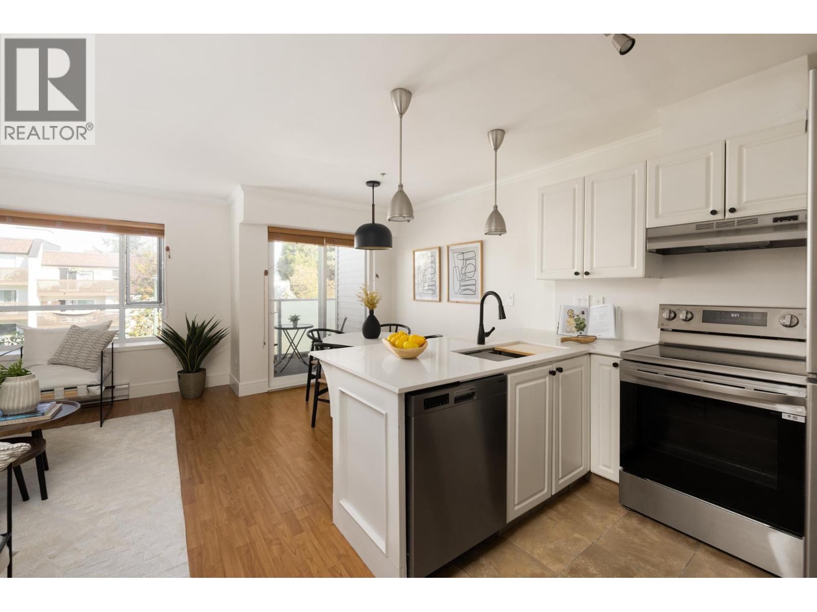 303 788 8TH AVENUE, Vancouver