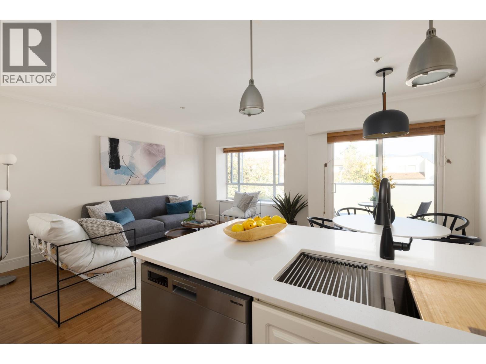 303 788 8TH AVENUE, Vancouver
