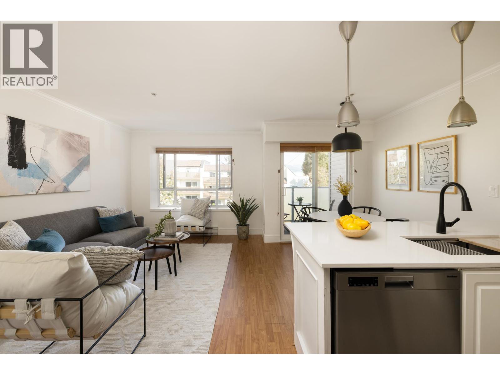 303 788 8TH AVENUE, Vancouver
