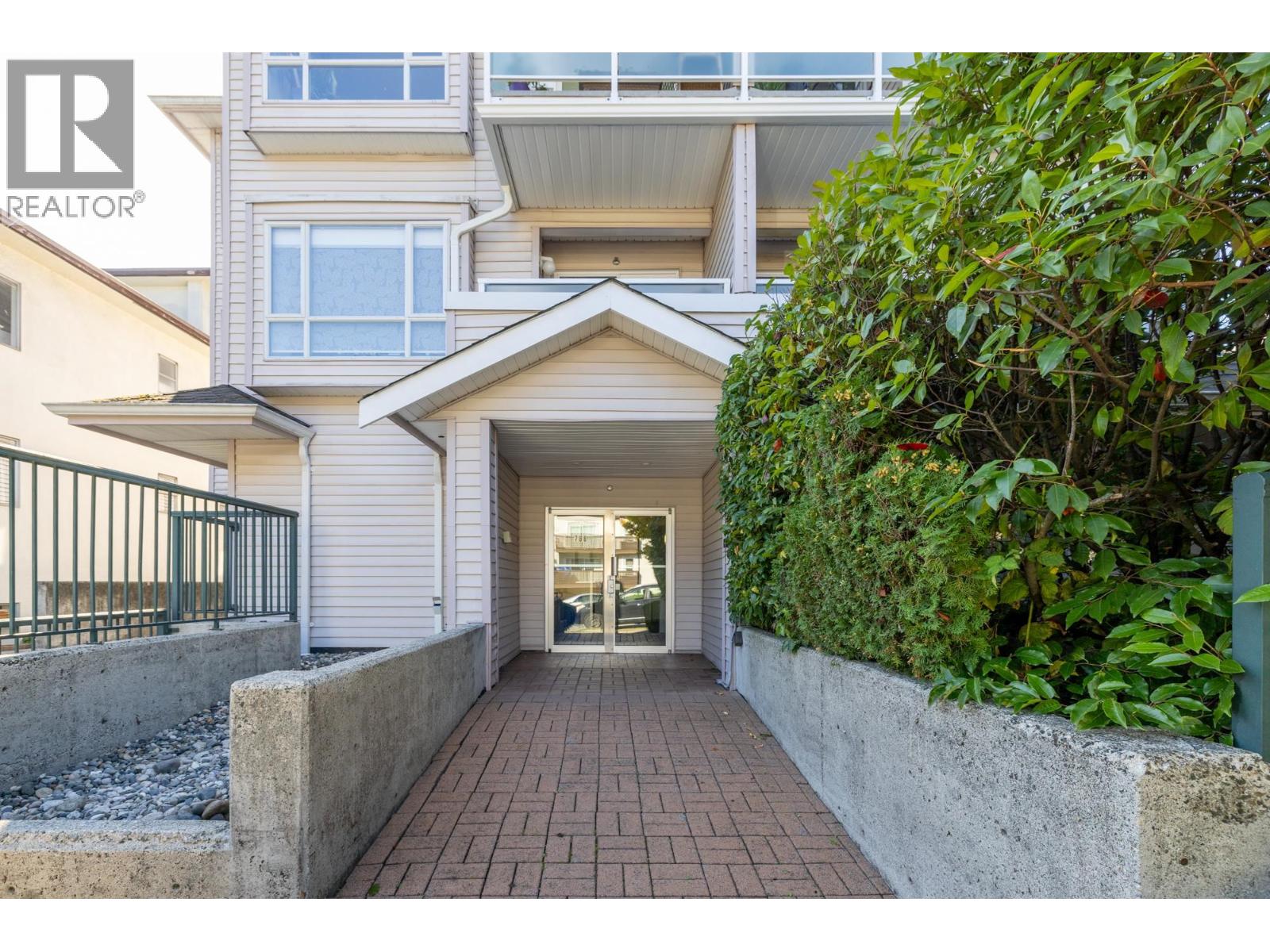 303 788 8TH AVENUE, Vancouver