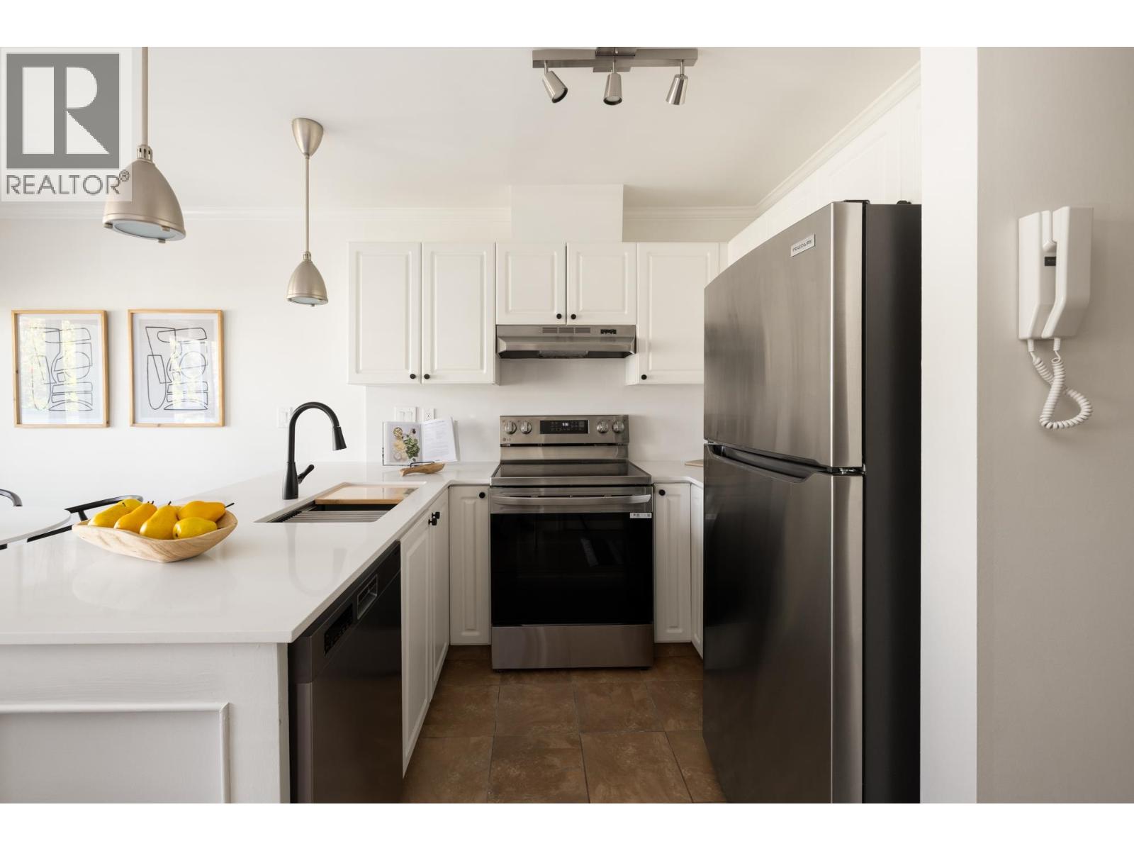 303 788 8TH AVENUE, Vancouver