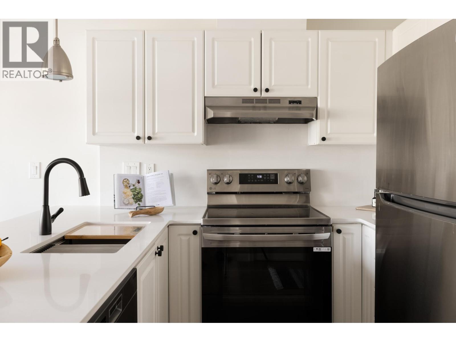 303 788 8TH AVENUE, Vancouver