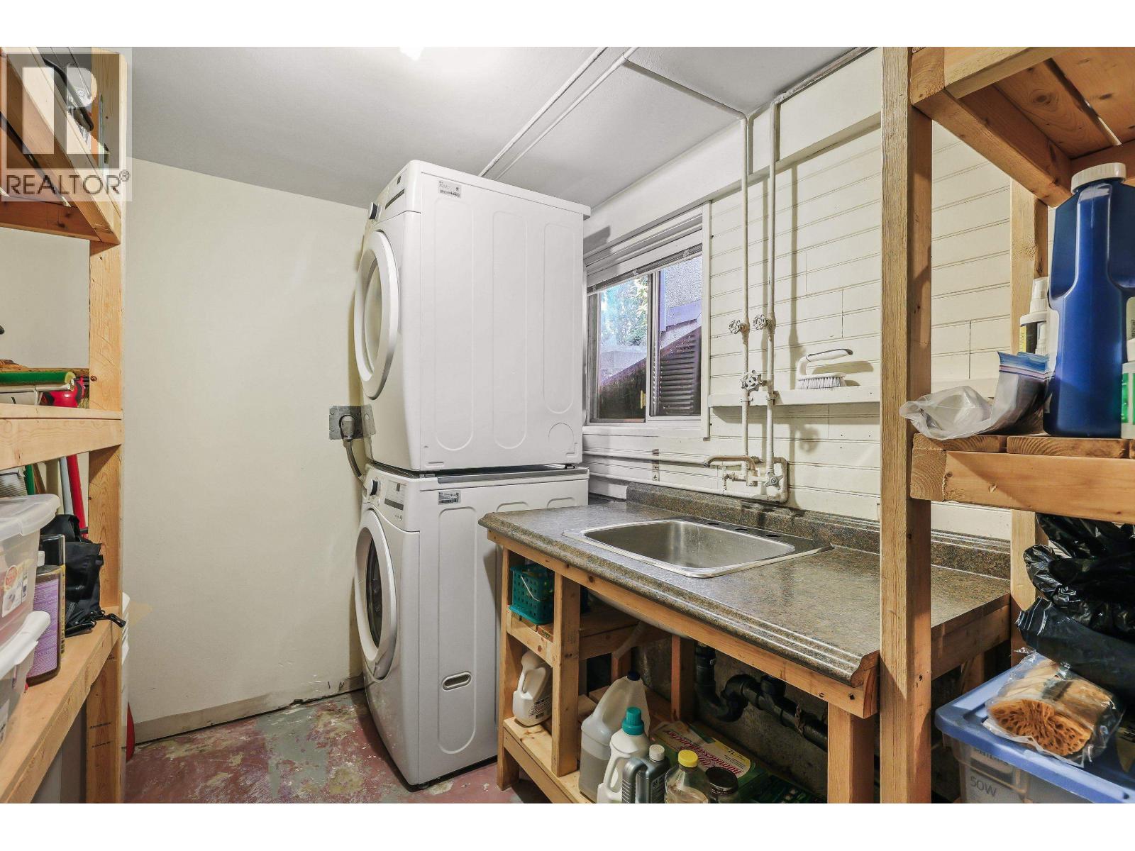 2274 E 7TH AVENUE, Vancouver
