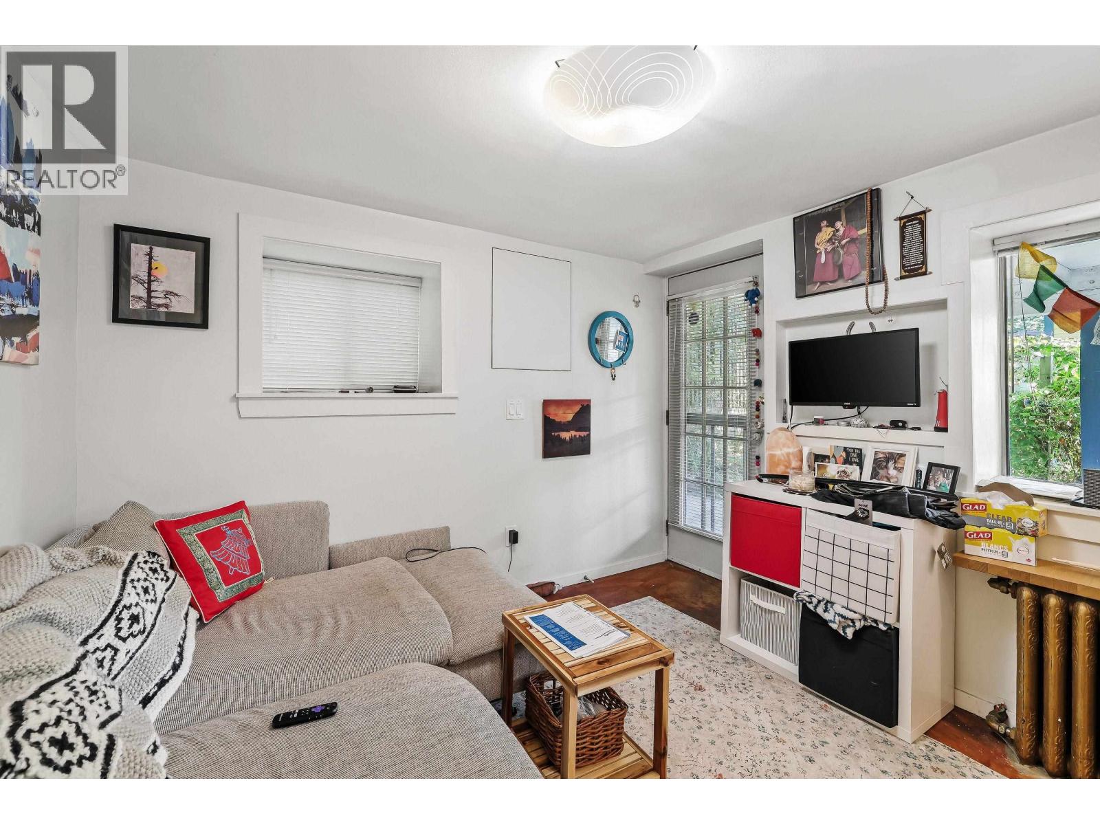 2274 E 7TH AVENUE, Vancouver