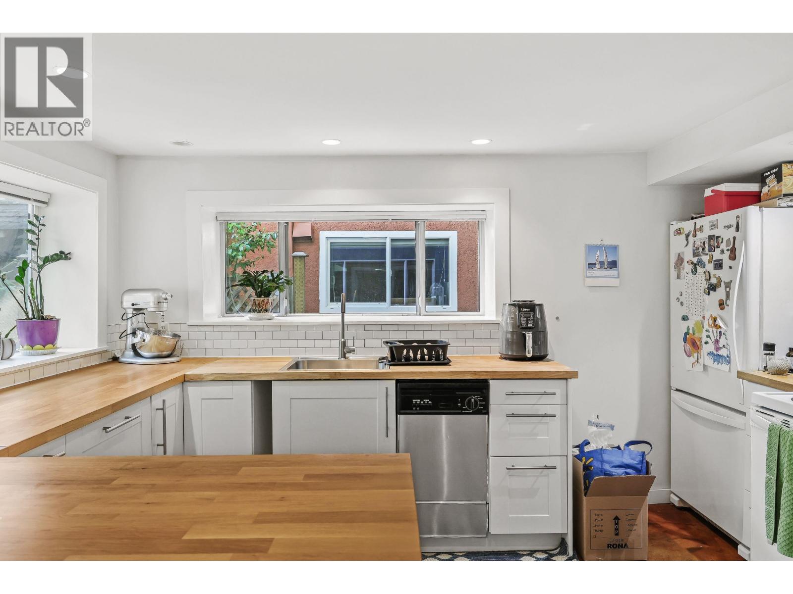 2274 E 7TH AVENUE, Vancouver