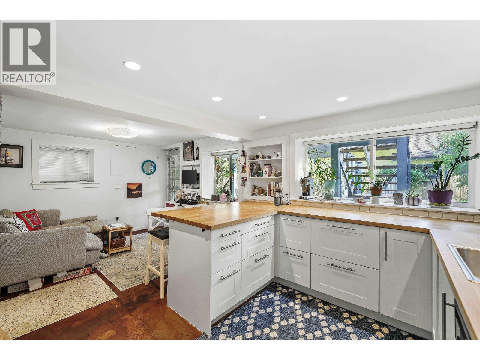 2274 E 7TH AVENUE, Vancouver
