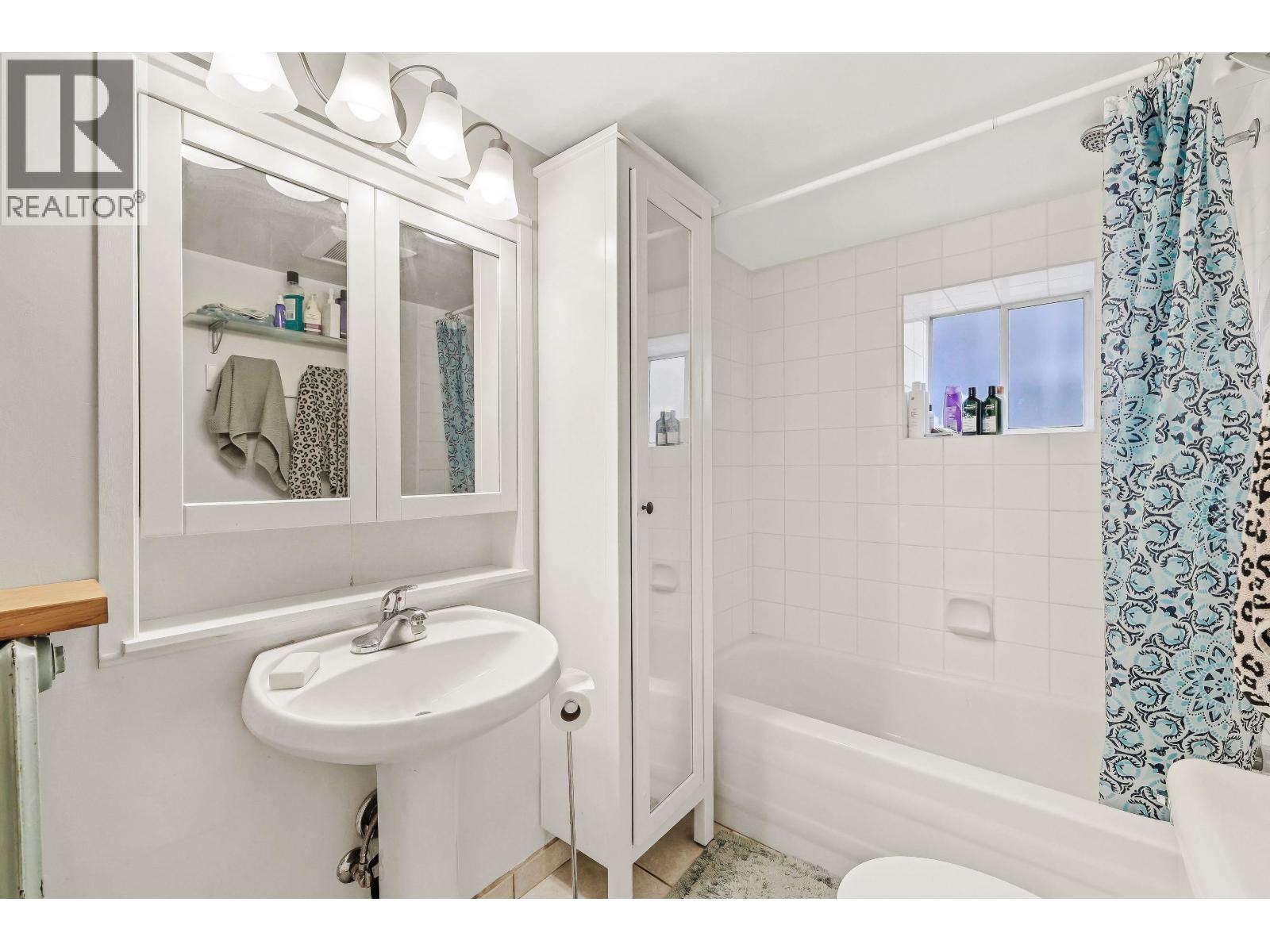 2274 E 7TH AVENUE, Vancouver