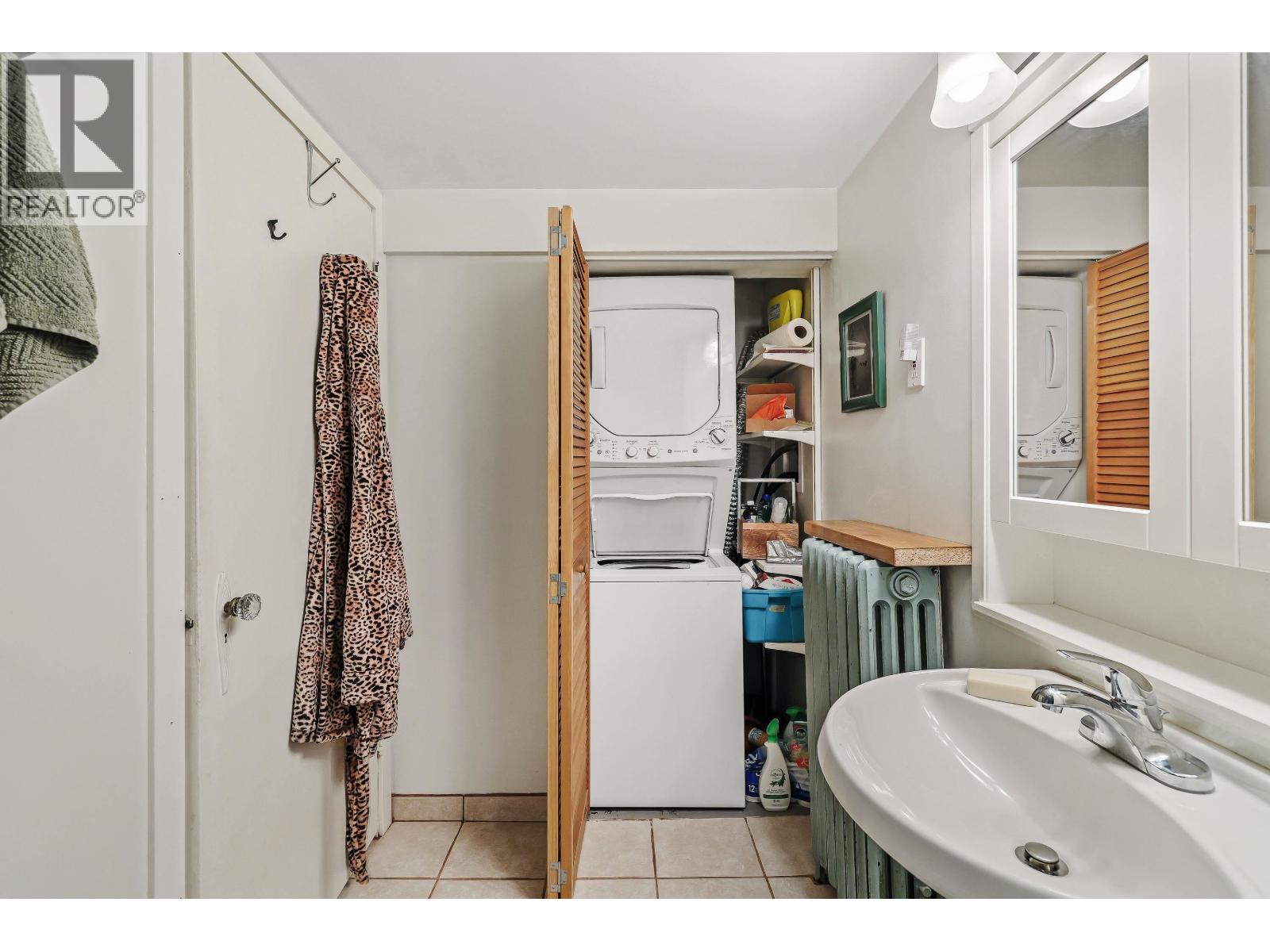 2274 E 7TH AVENUE, Vancouver