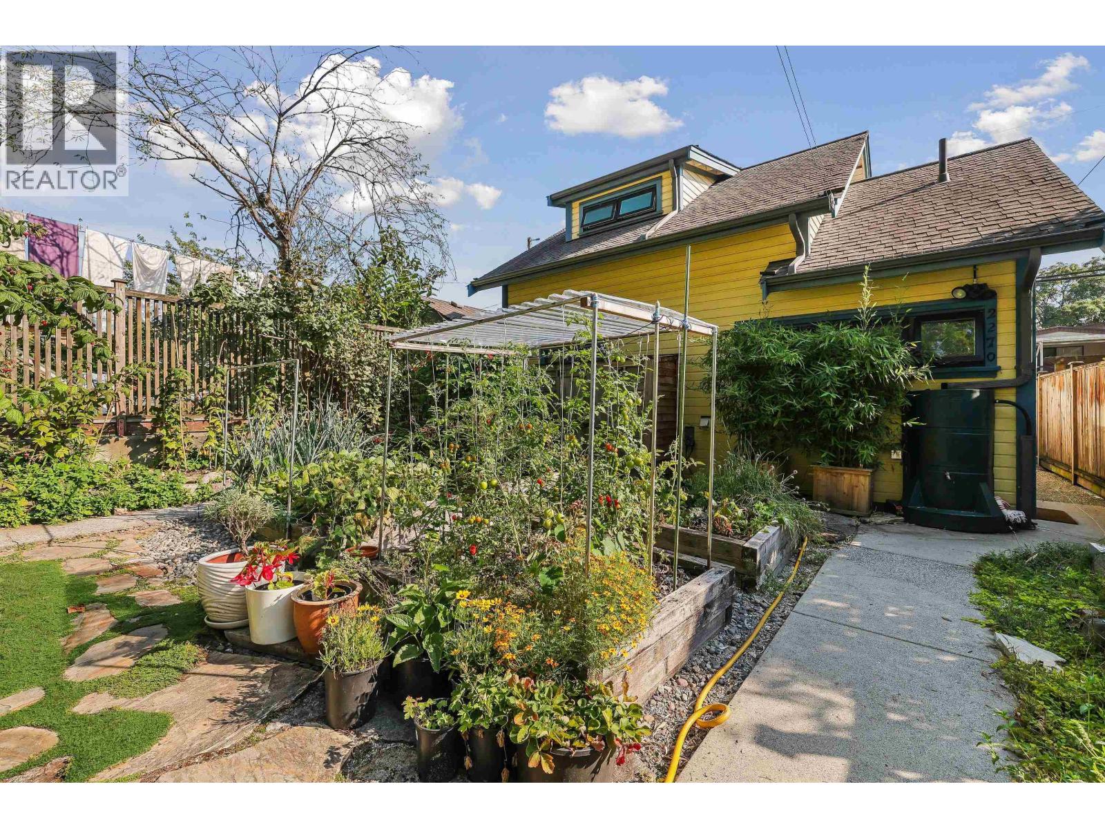 2274 E 7TH AVENUE, Vancouver