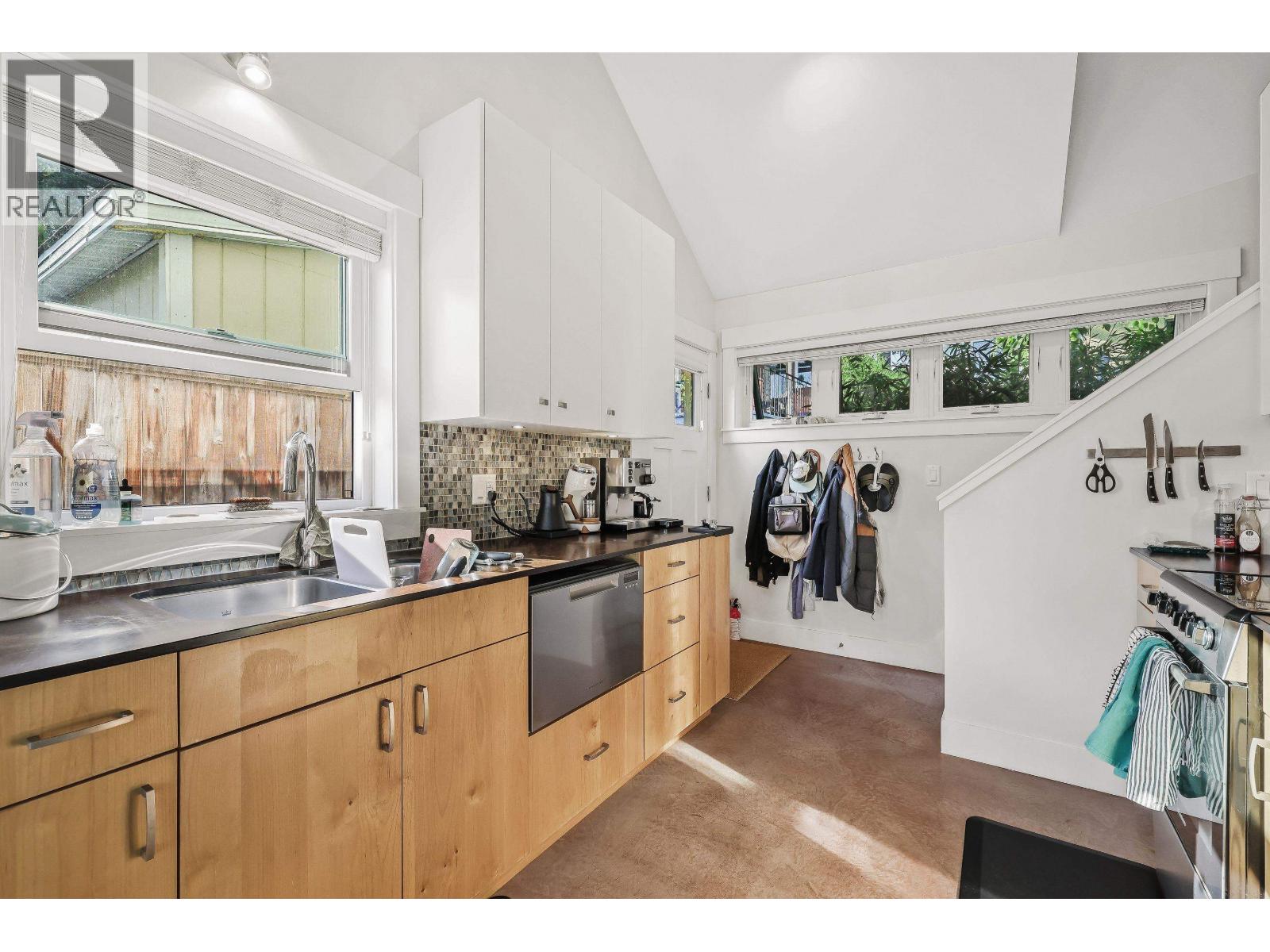 2274 E 7TH AVENUE, Vancouver