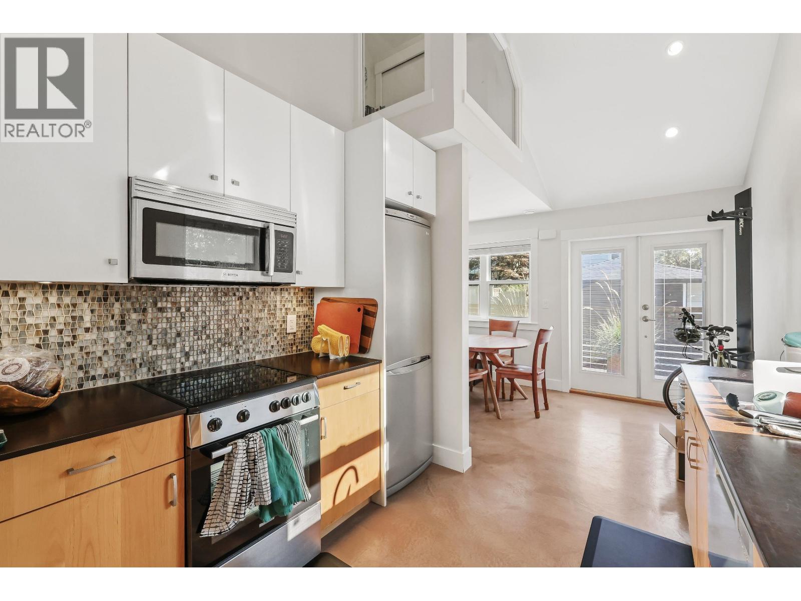 2274 E 7TH AVENUE, Vancouver