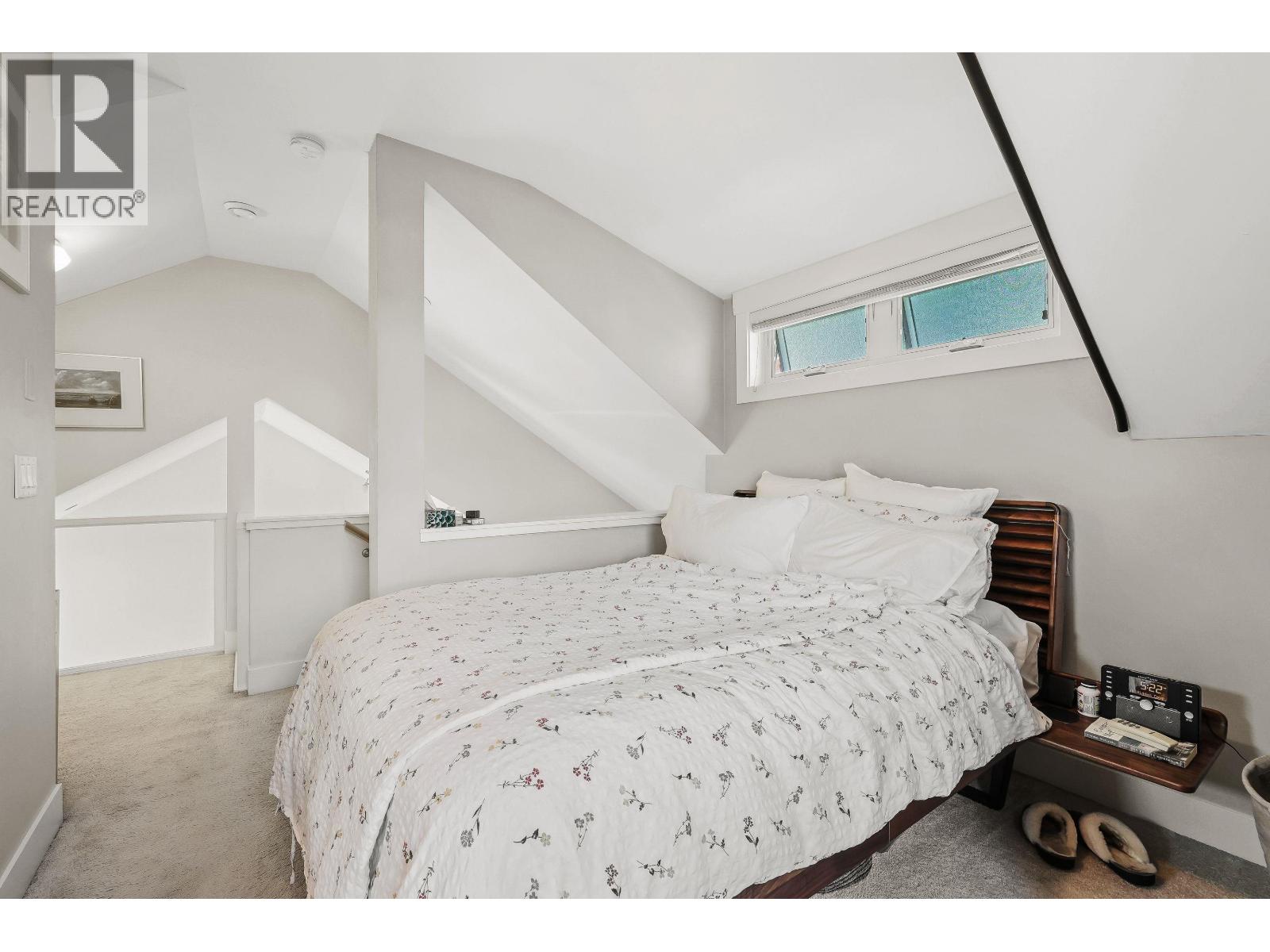 2274 E 7TH AVENUE, Vancouver