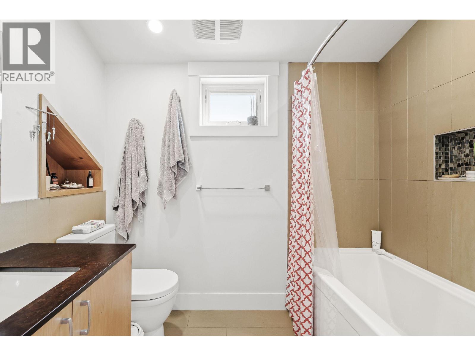 2274 E 7TH AVENUE, Vancouver