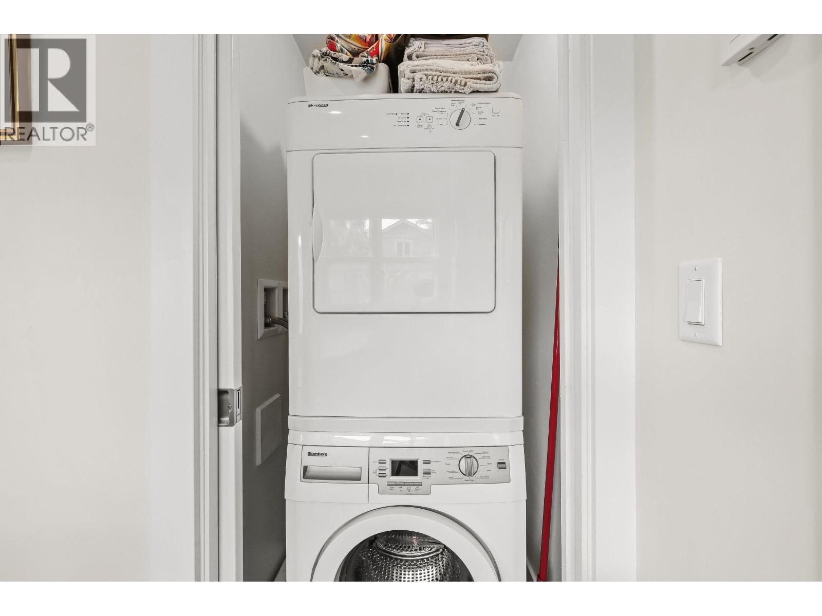 2274 E 7TH AVENUE, Vancouver